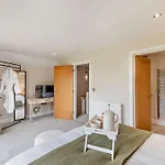 2 Bed In Oc-91822 Holiday home