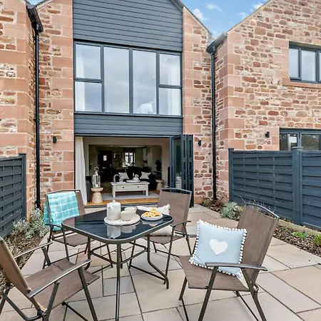 2 Bed In Talkin 91822 Holiday home *