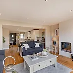 2 Bed In Oc-91822 *