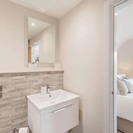 2 Bed In Oc-91822 *